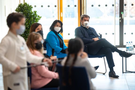 Ministerpräsident Dr. Markus Söder zu Besuch an der Marieluise-Fleißer-Realschule