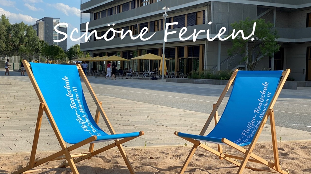 Feriengruß - Zwei Liegestühle vor der MFRS