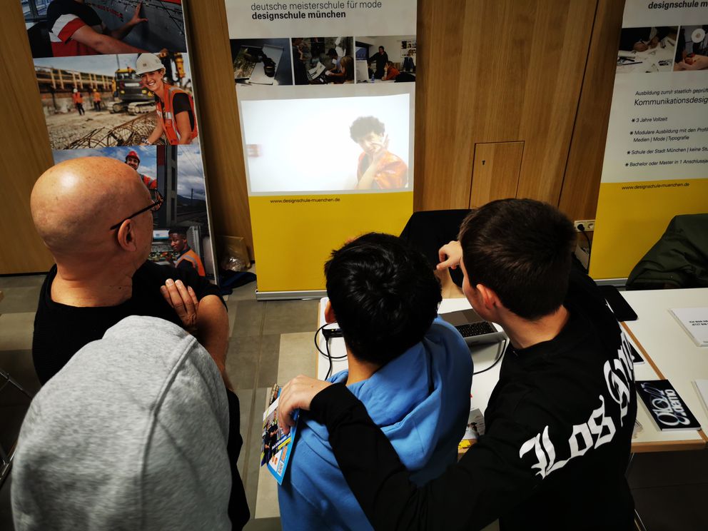 Aula wird zur Messehalle