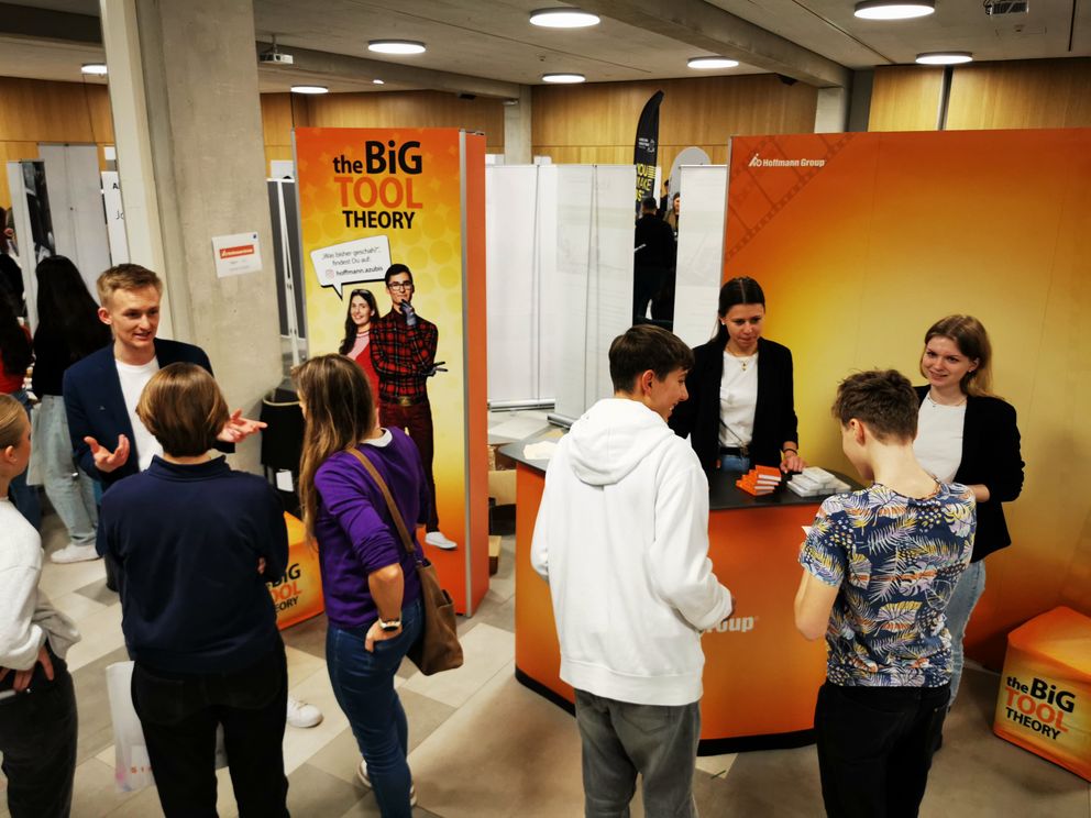 Aula wird zur Messehalle