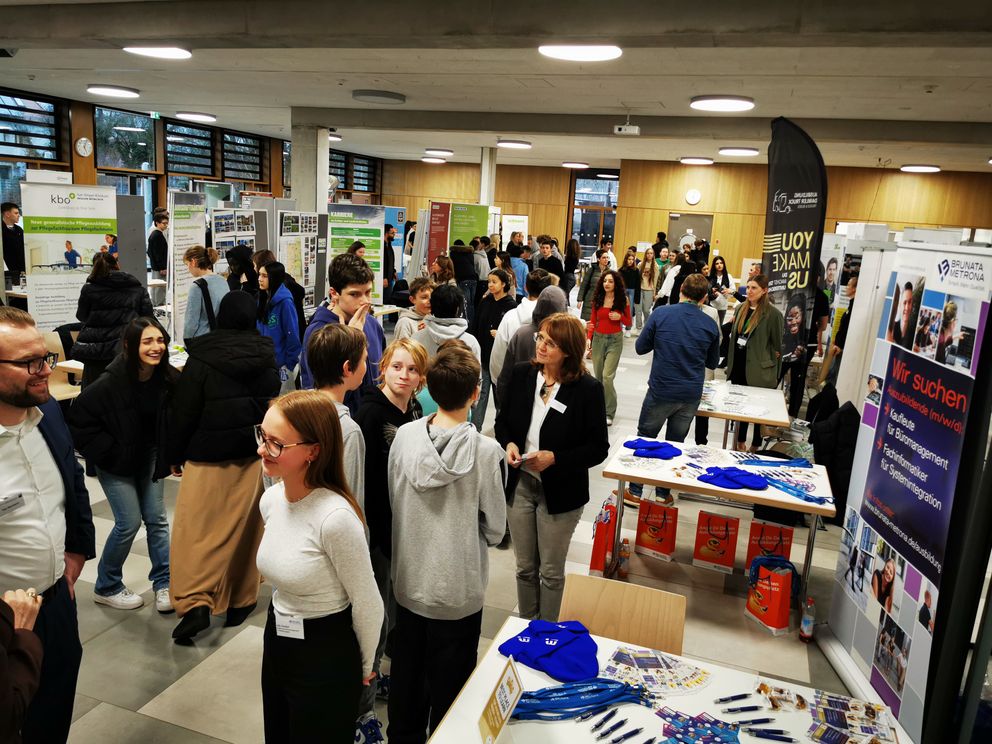 Aula wird zur Messehalle